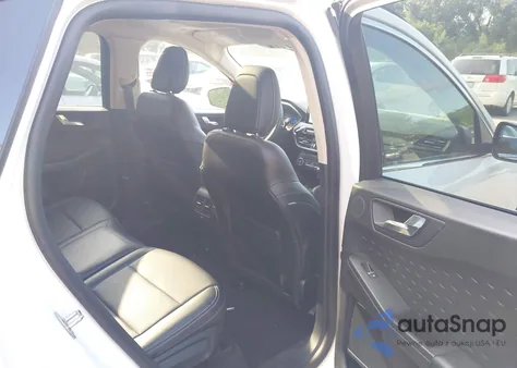 2020 Ford Escape Titanium z USA, uszkodzony, nr VIN 1FMCU9DZ0LUA76423